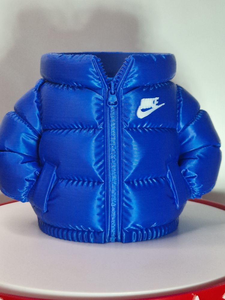 Immagine di 3d Printed Nike Blue Puffer Jacket Pen Holder 1