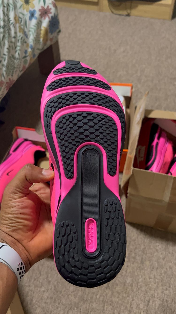 Nike running shoes image 3