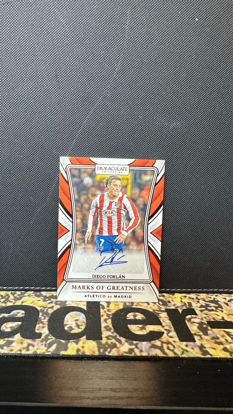 Panini Diego Forlán Marks Of Greatness Football Trading Card product image