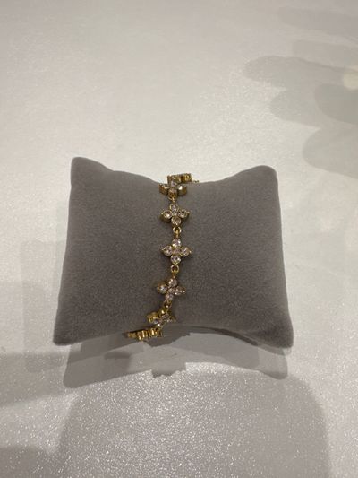 Gold Bracelet With Flower-Shaped Crystals