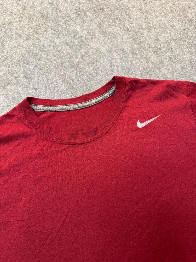 T-shirt Nike rossa minimal L image 3