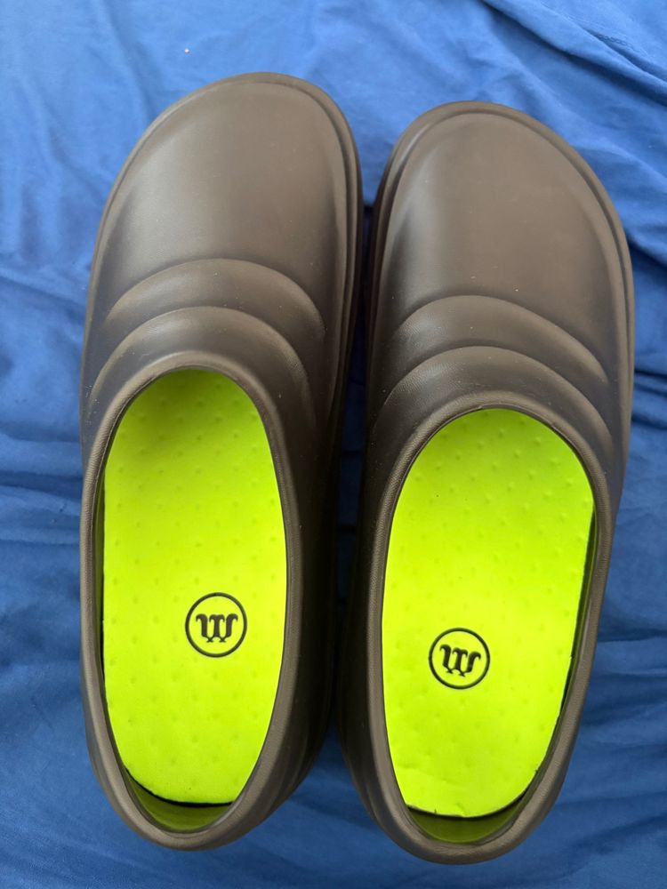brown slip-on clogs eu 45/46  2