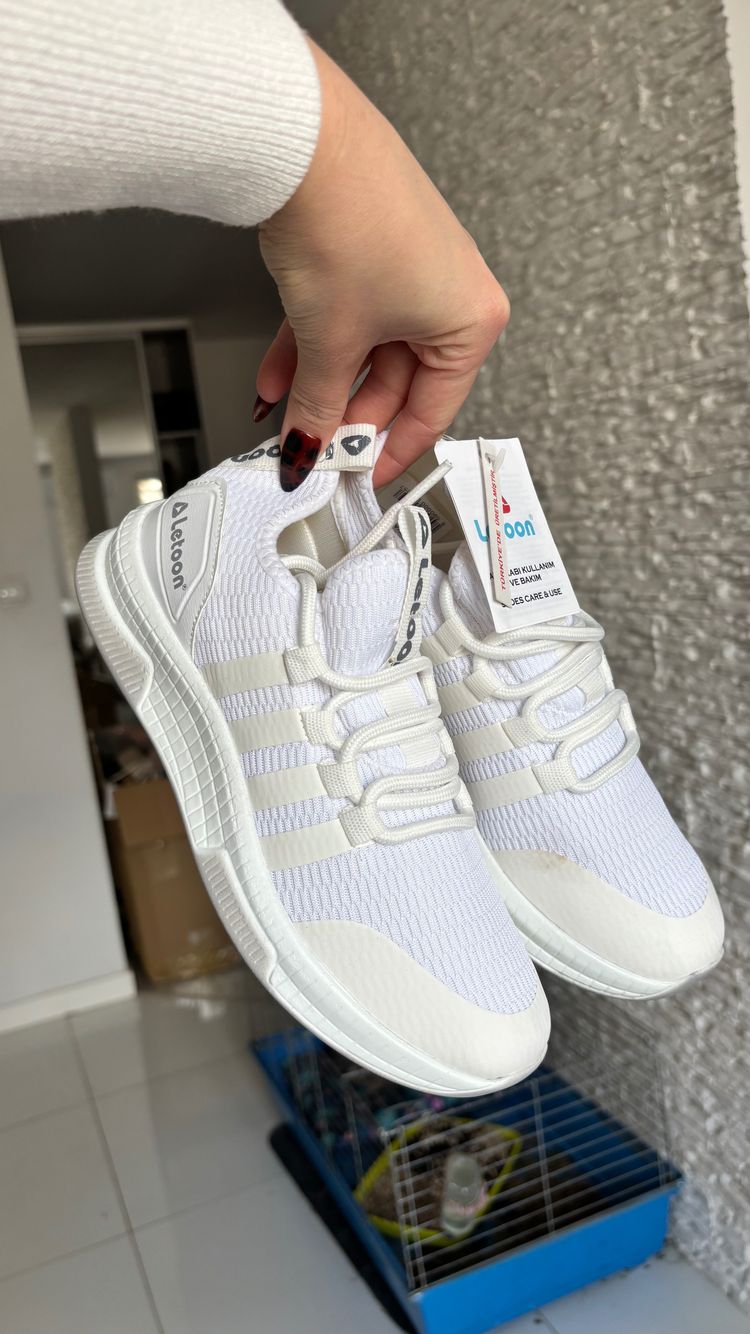 White Athletic Sneakers 37
