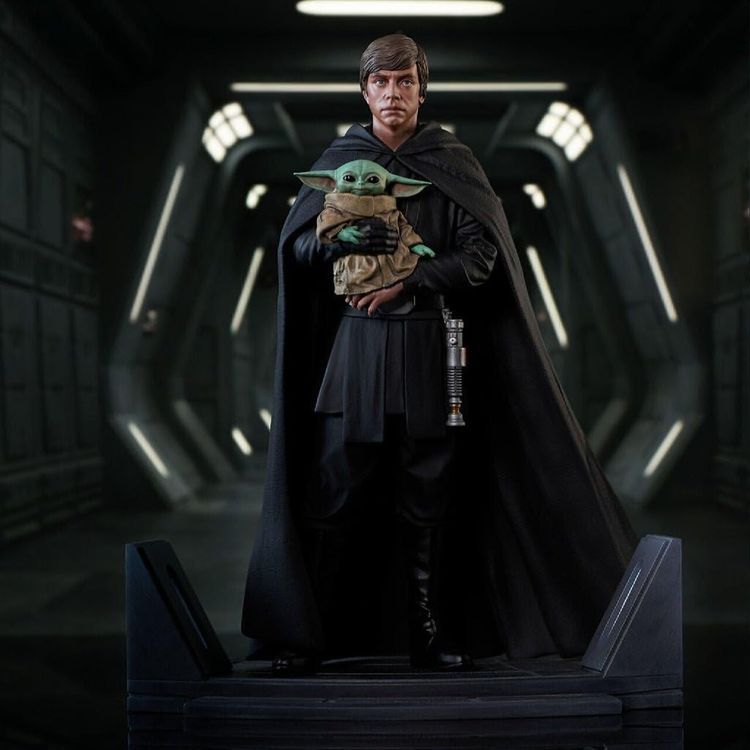 Gentle Giant Star Wars The Mandalorian Luke Skywalker And Grogu Premier Collection Statue 5