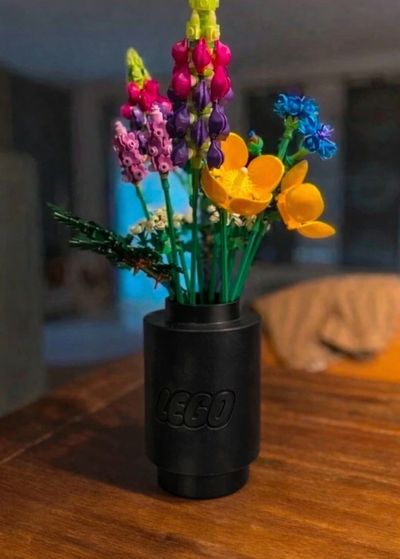 Black vase for lego flowers