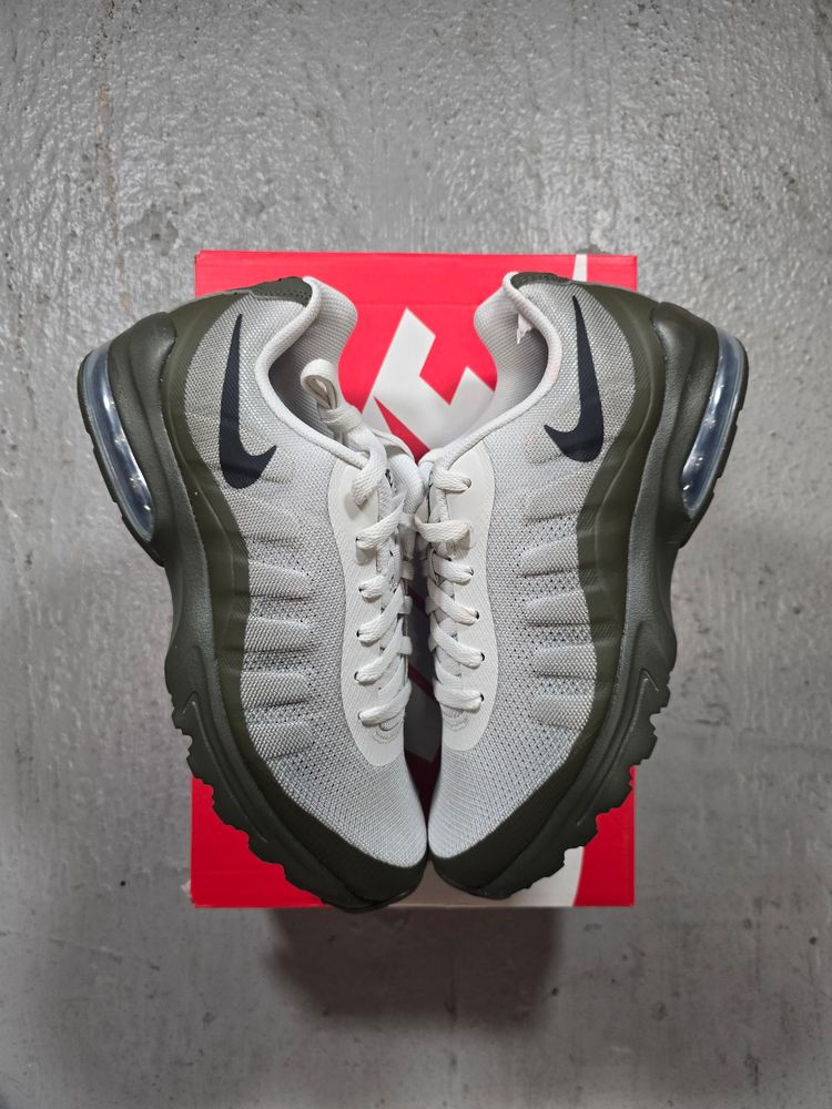 NIKE AIR MAX INVIGOR