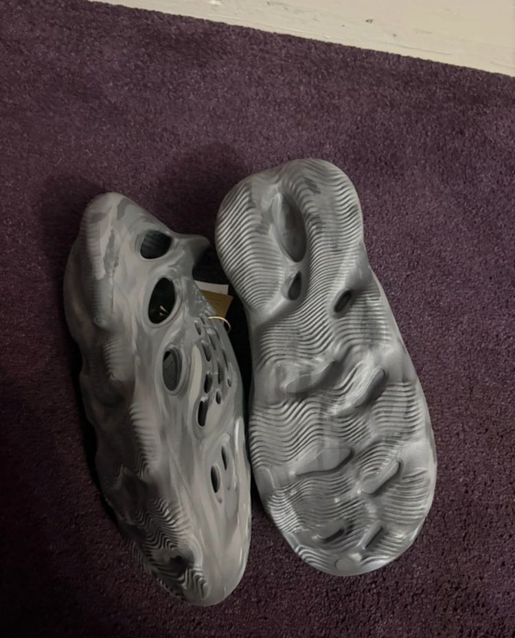 Yzy Foam Rnr Shoes image 2
