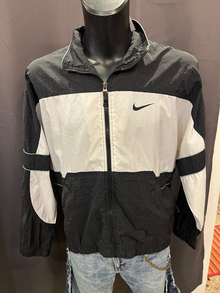 Nike vintage 90’s Black And White Windbreaker Jacket
