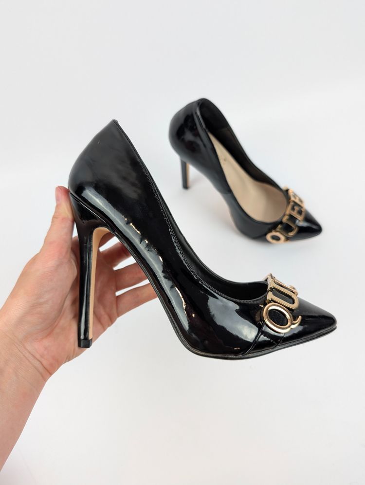 Czarne lakierowane szpilki Shoedazzle 37 złoty napis Queen wesele impreza glam image 3