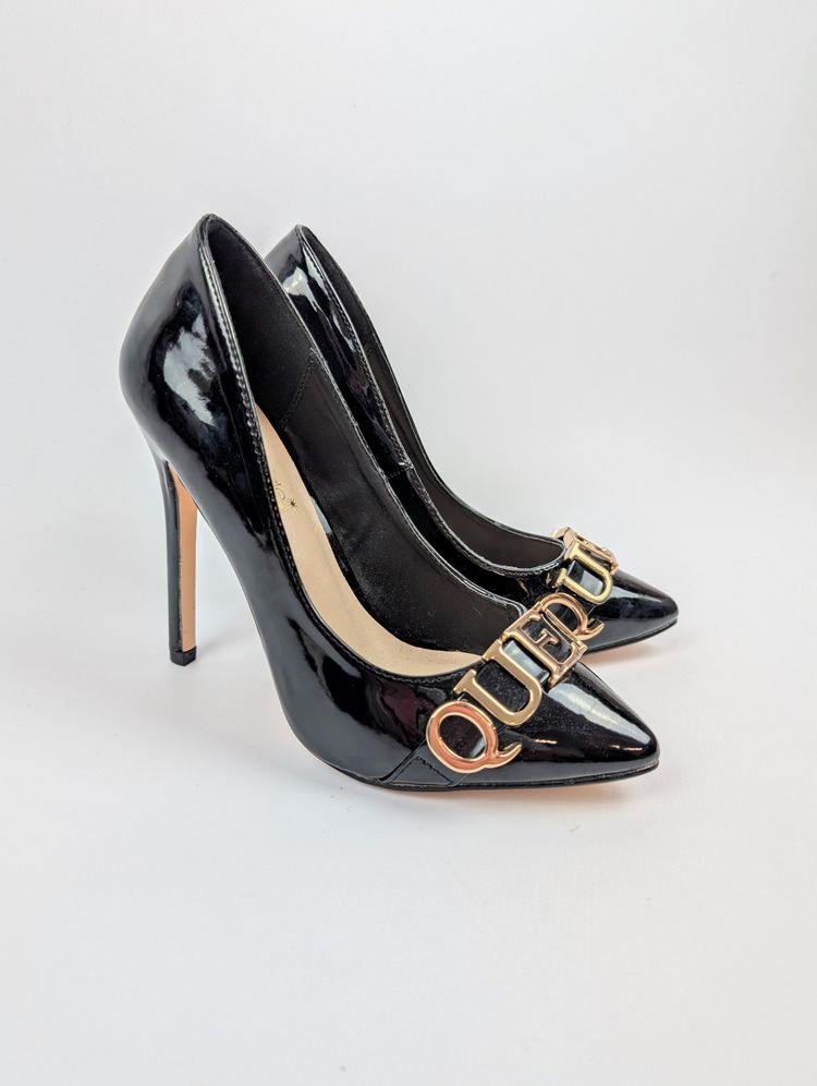 Czarne lakierowane szpilki Shoedazzle 37 złoty napis Queen wesele impreza glam image 2