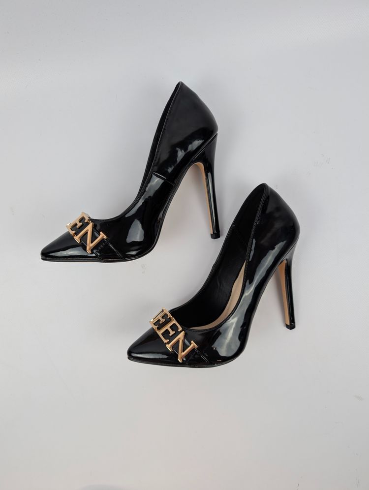 Czarne lakierowane szpilki Shoedazzle 37 złoty napis Queen wesele impreza glam image 6