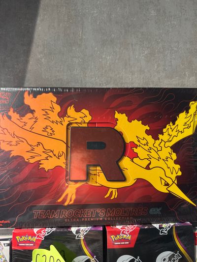 Team Rocket'S Moltres Gx Ultra Premium Collection