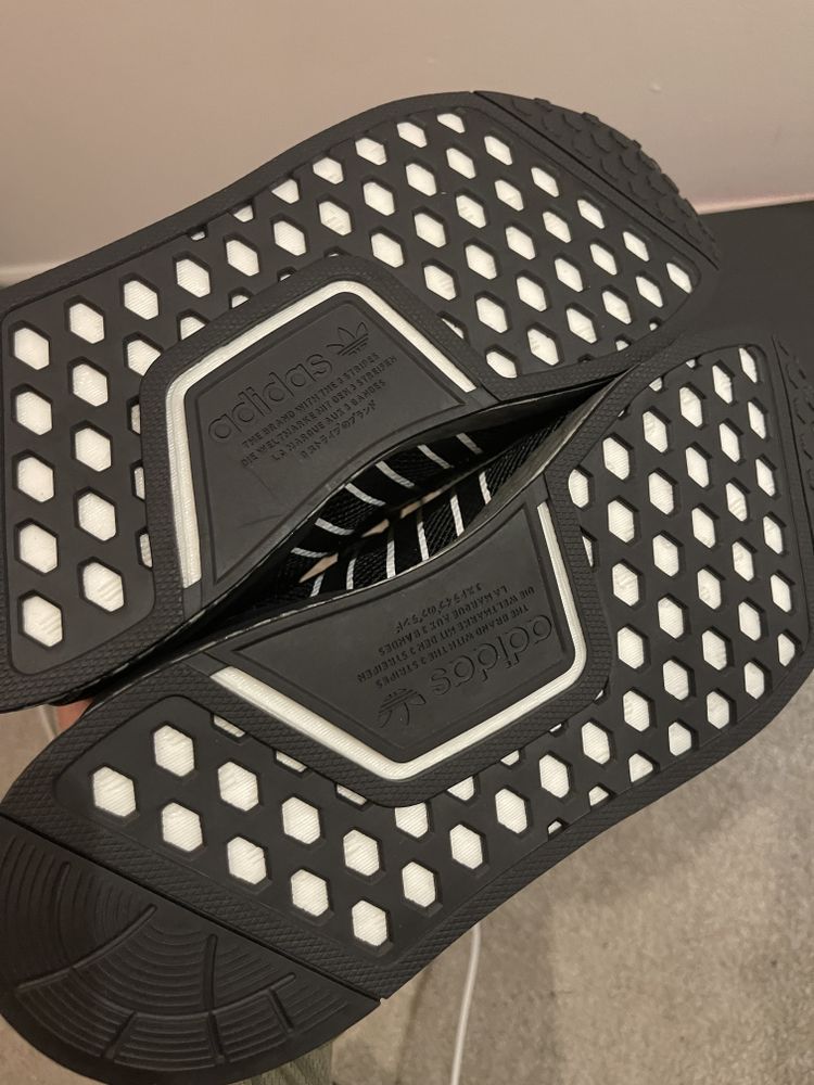 Adidas nmd r1.v2 image 2