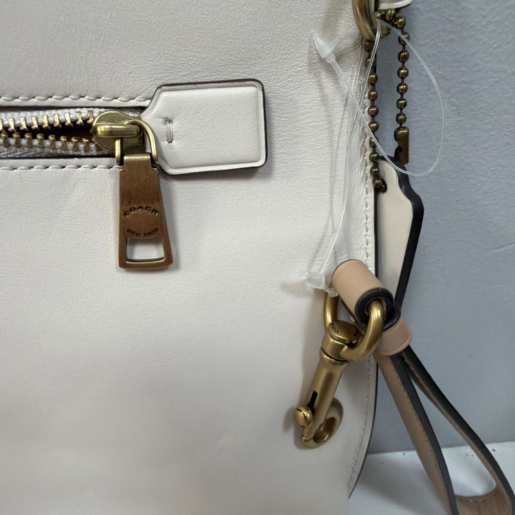 Immagine di 357 Coach Large Charlie leather Pouch clutch/wristlet Ivory Tea Rose Rivets £275 5