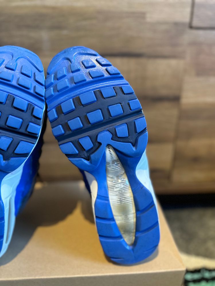 Air max 95 U.K. 8.5 image 4