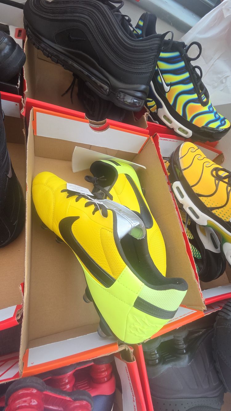 Nike Nike Yellow And Black Sports Shoes product image