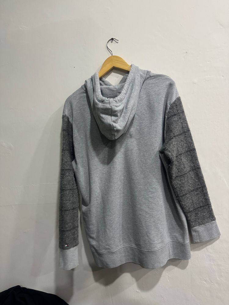 Tommy Hilfiger Grey Hoodie With Patterned Sleeves image 3