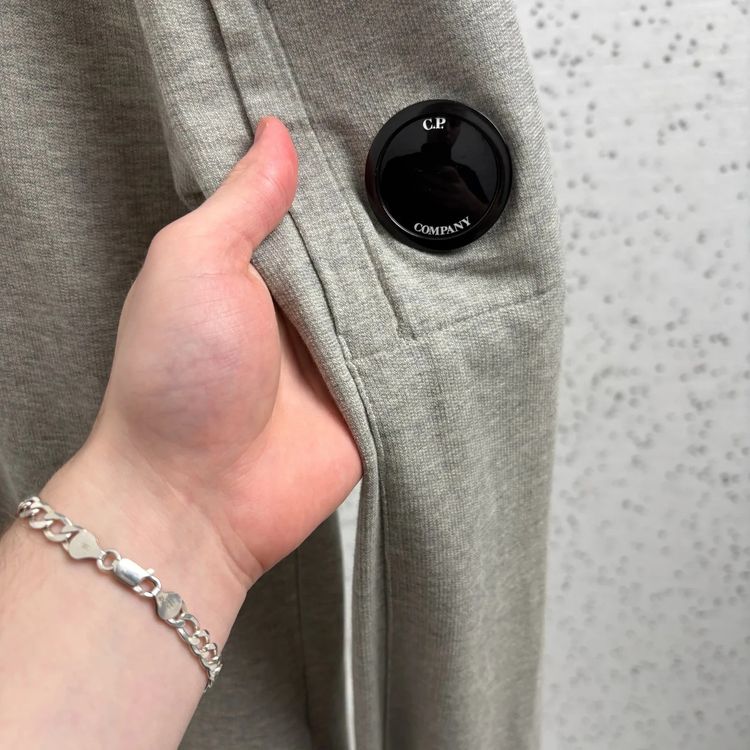 Immagine di CP Company Grey Lightweight Jumper 2