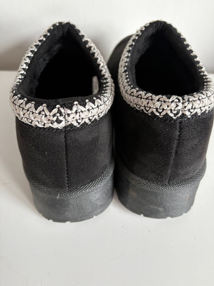 Black Slip-On Shoes With Decorative Trim image 5