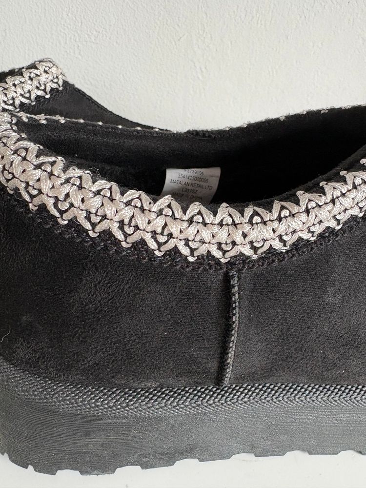 Black Slip-On Shoes With Decorative Trim image 3