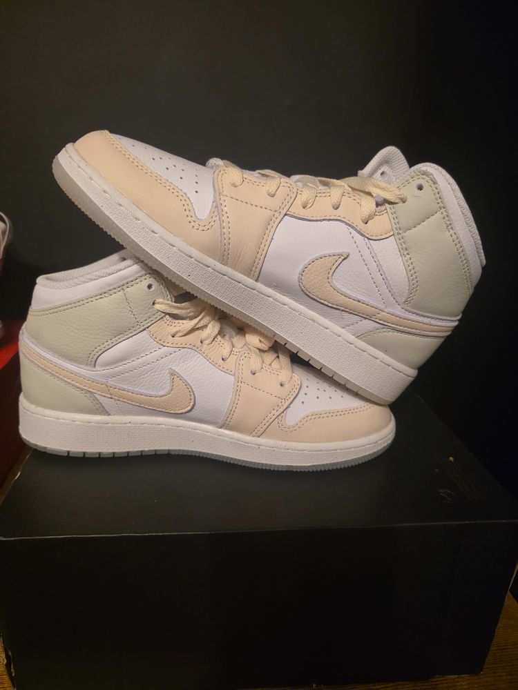 Air Jordan 1 Mid Se Sneakers