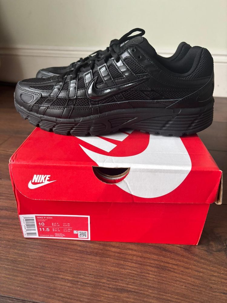 Nike Black Sneakers