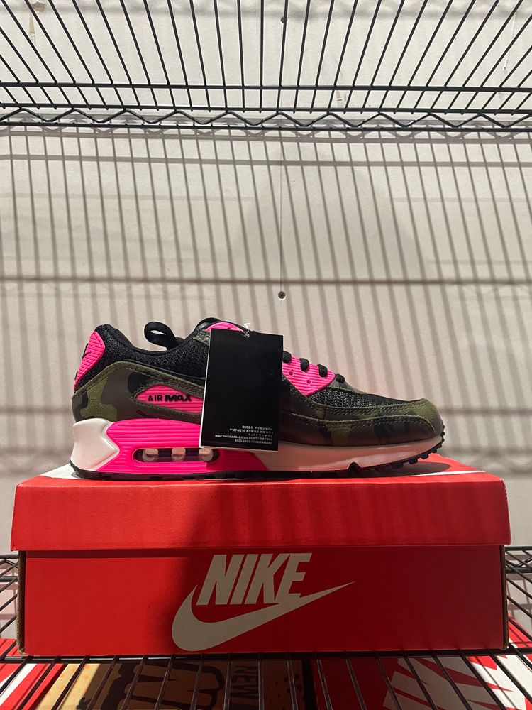 A-926921 Nike AM90 Hyper Pink Brand New In Box