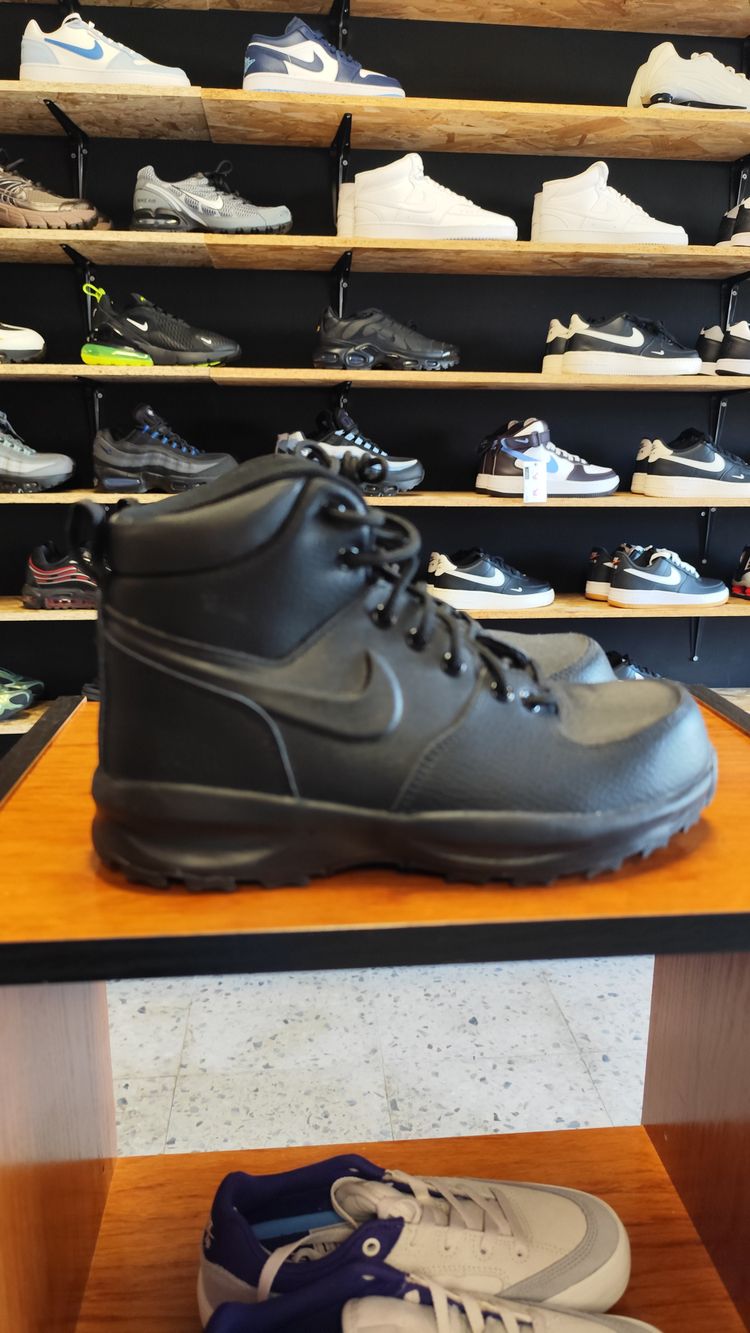 Nike Manoa