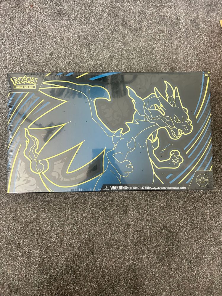 Charizard UPC Pokémon Trading Card Game Box