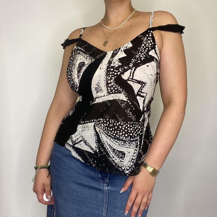 90s 00s graphic top with off the shoulder details   image 3