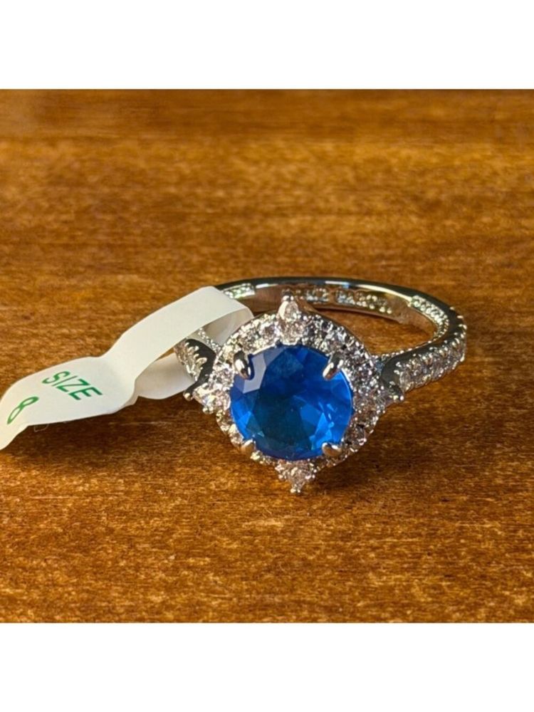Silver Ring With Blue Gemstone And Clear Stones obraz 3