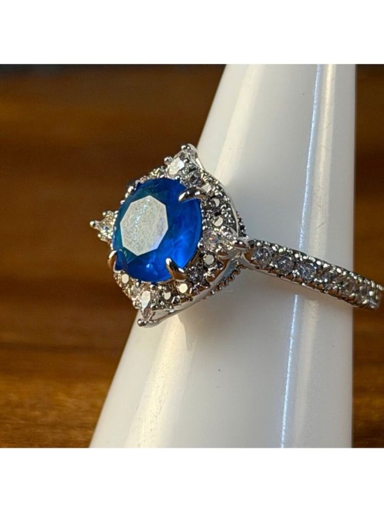 Silver Ring With Blue Gemstone And Clear Stones imagen 1