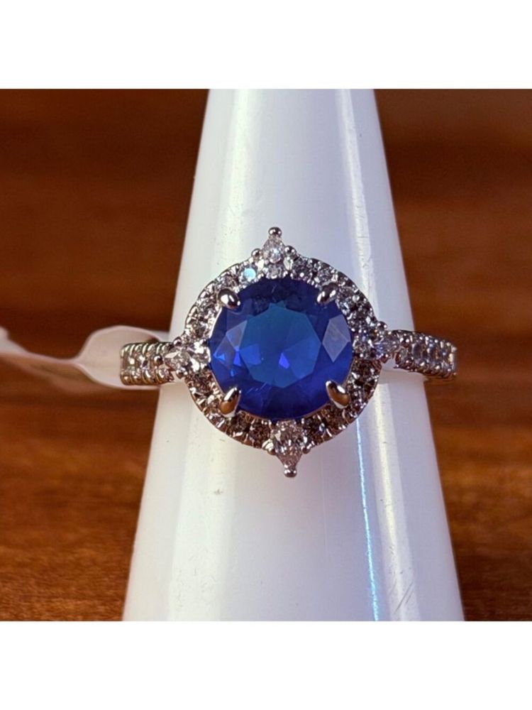 Silver Ring With Blue Gemstone And Clear Stones obraz 2