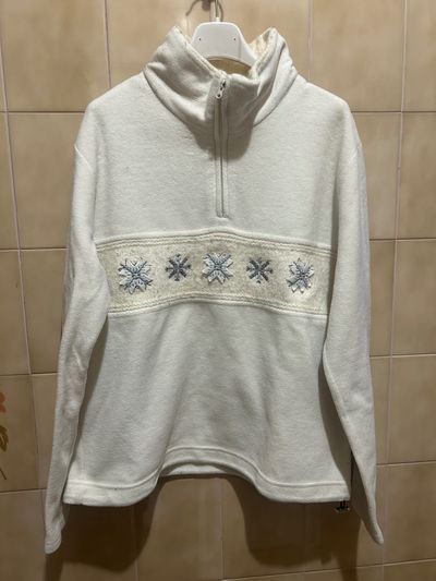 White Fleece Pullover With Snowflake Embroidery