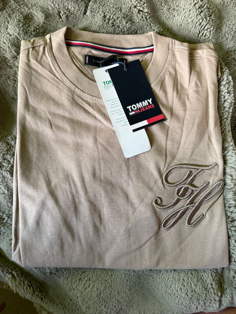 Immagine di Tommy Jeans Beige T-Shirt 1