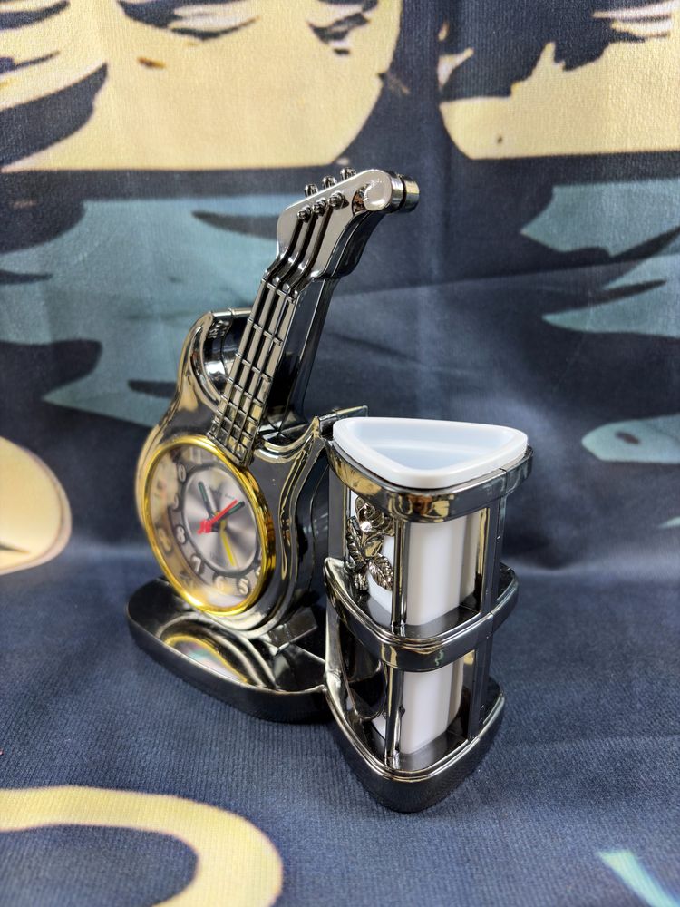 Immagine di Guitar-Shaped Desk Clock With Pen Holder 3