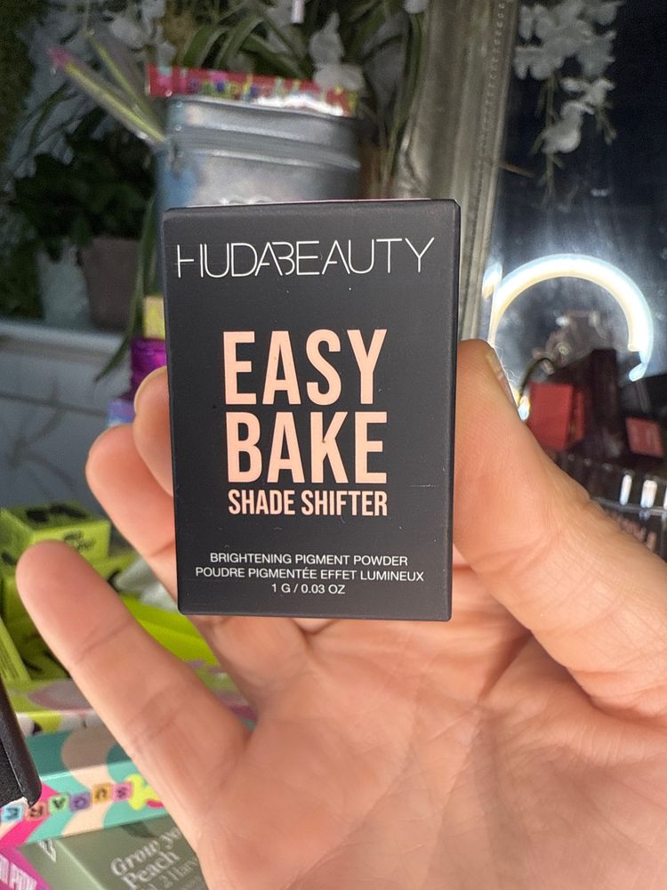 Huda Beauty Easy Bake Shade Shifter Brightening Pigment Powder