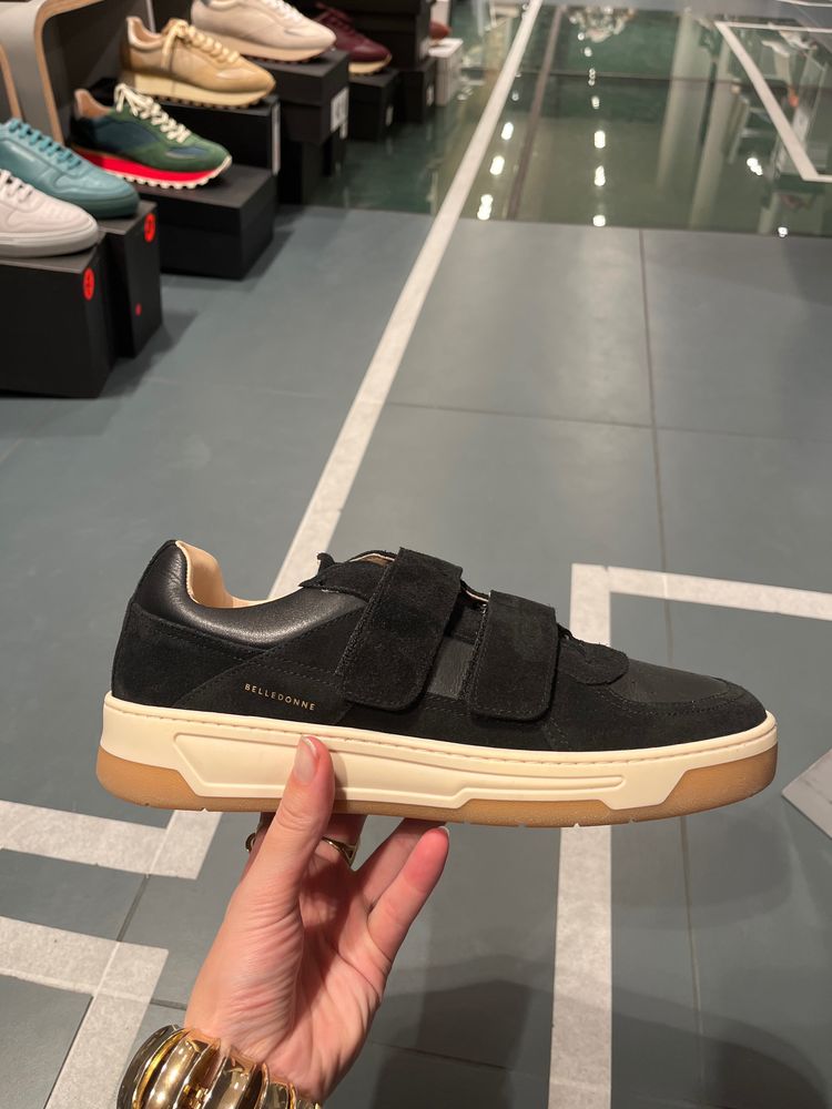 B8 Velcro full black suede 
