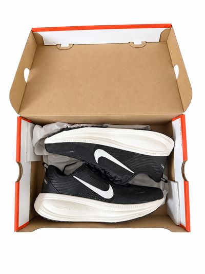 Nike Vomero 18 Running Shoes