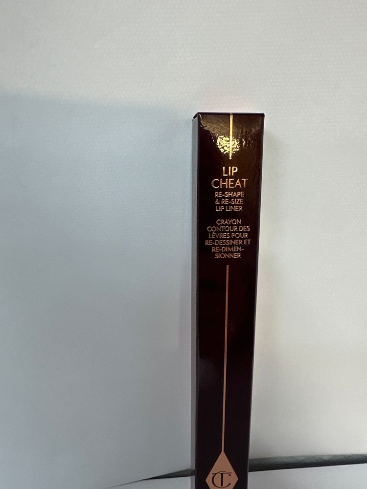 Lip Cheat Re-Shape & Re-Size Lip Liner