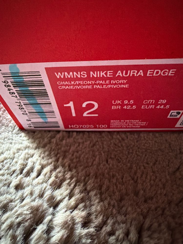 Nike Womens Nike Aura Edge image 2
