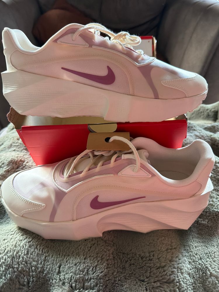 Nike Womens Nike Aura Edge image 1