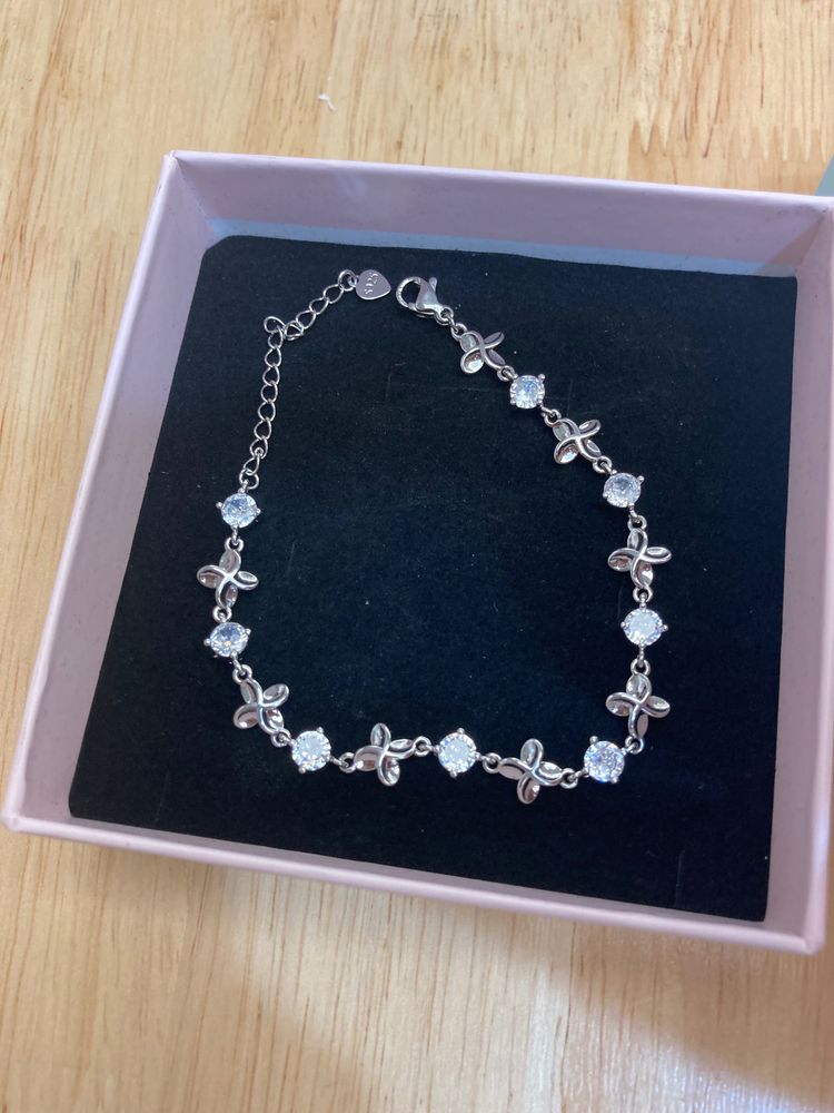 Silver Bracelet With Clear Stones imagen 1