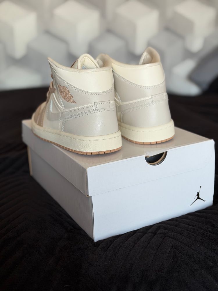 Immagine di Nike Air Jordan 1 Mid Sneakers 3