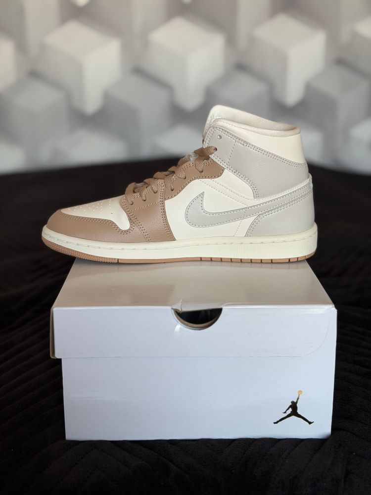 Immagine di Nike Air Jordan 1 Mid Sneakers 4