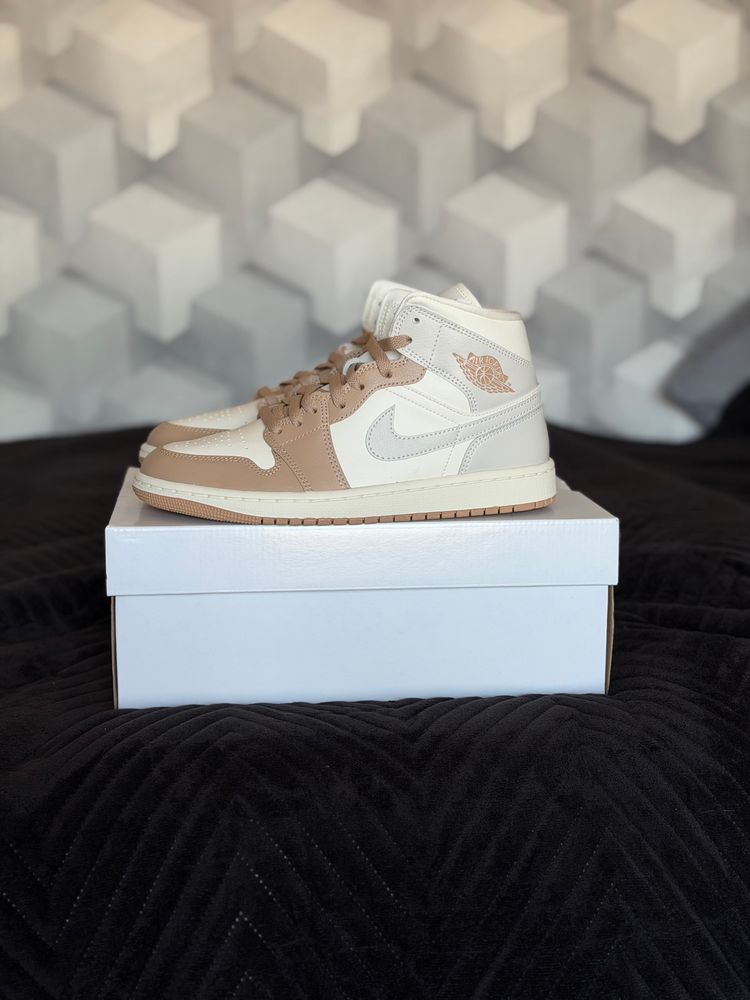 Nike Air Jordan 1 Mid Sneakers