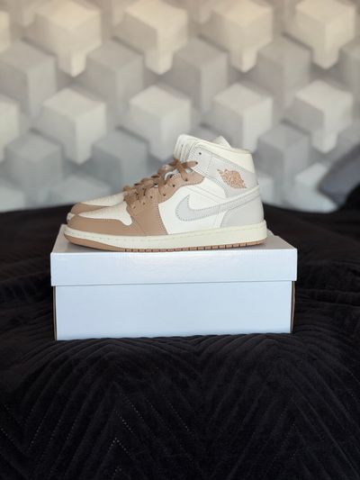 Nike Air Jordan 1 Mid Sneakers