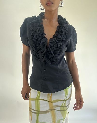 AUTUMN FAVOURITES | medium black ruffle shirt 1