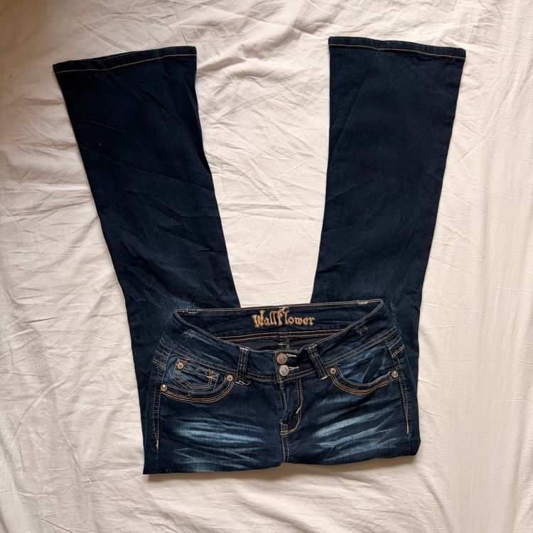 2000s Silver Embroidered Pocket Dark Denim Bootcut Jeans  imagen 7