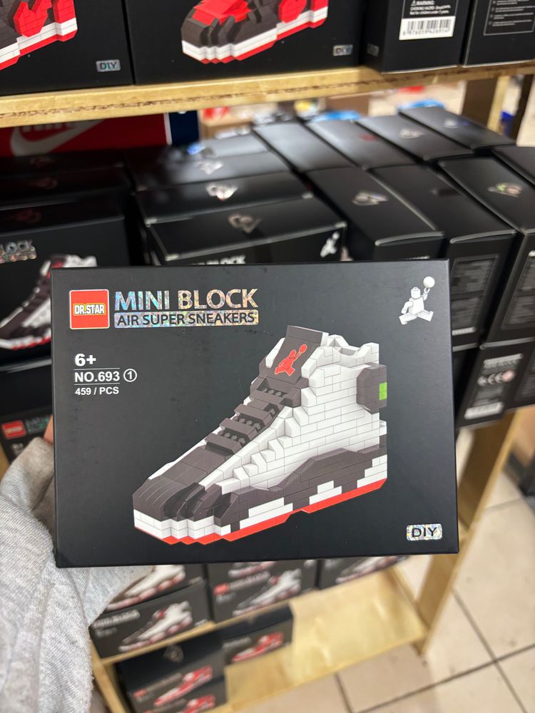 Mini Block Air Super Sneakers Building Set